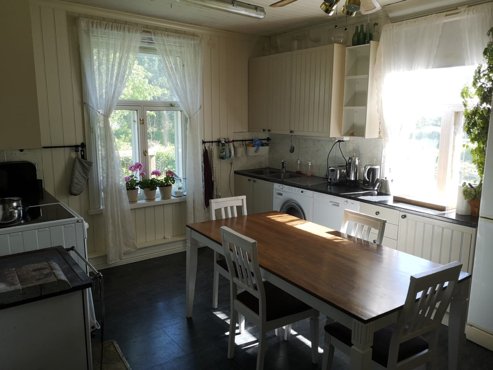 Hotel 69 Main Building 8